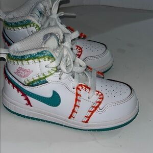 Nike Kids White and Teal Sneakers with Colorful Accents
